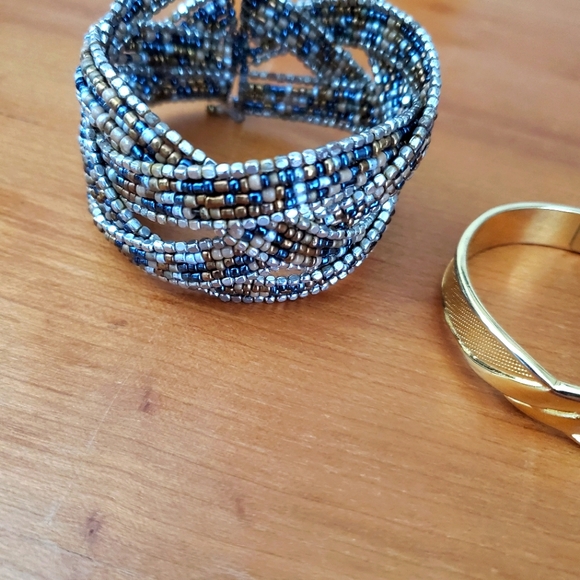 Bracelets - Picture 2 of 4